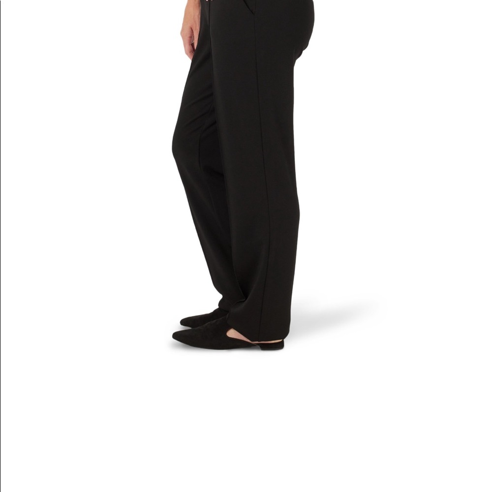 Lee Comfort Knit Straight Leg Pants are made with premium stretch fabric